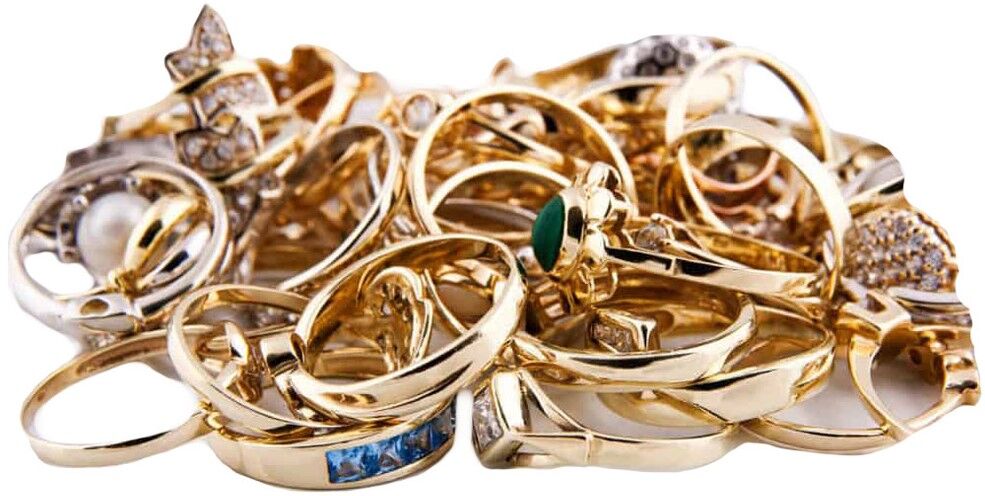 Altgold-Schmuck mit Ringen, Ketten und weiteren Schmuckstücken als Beispiel für den Altgoldverkauf