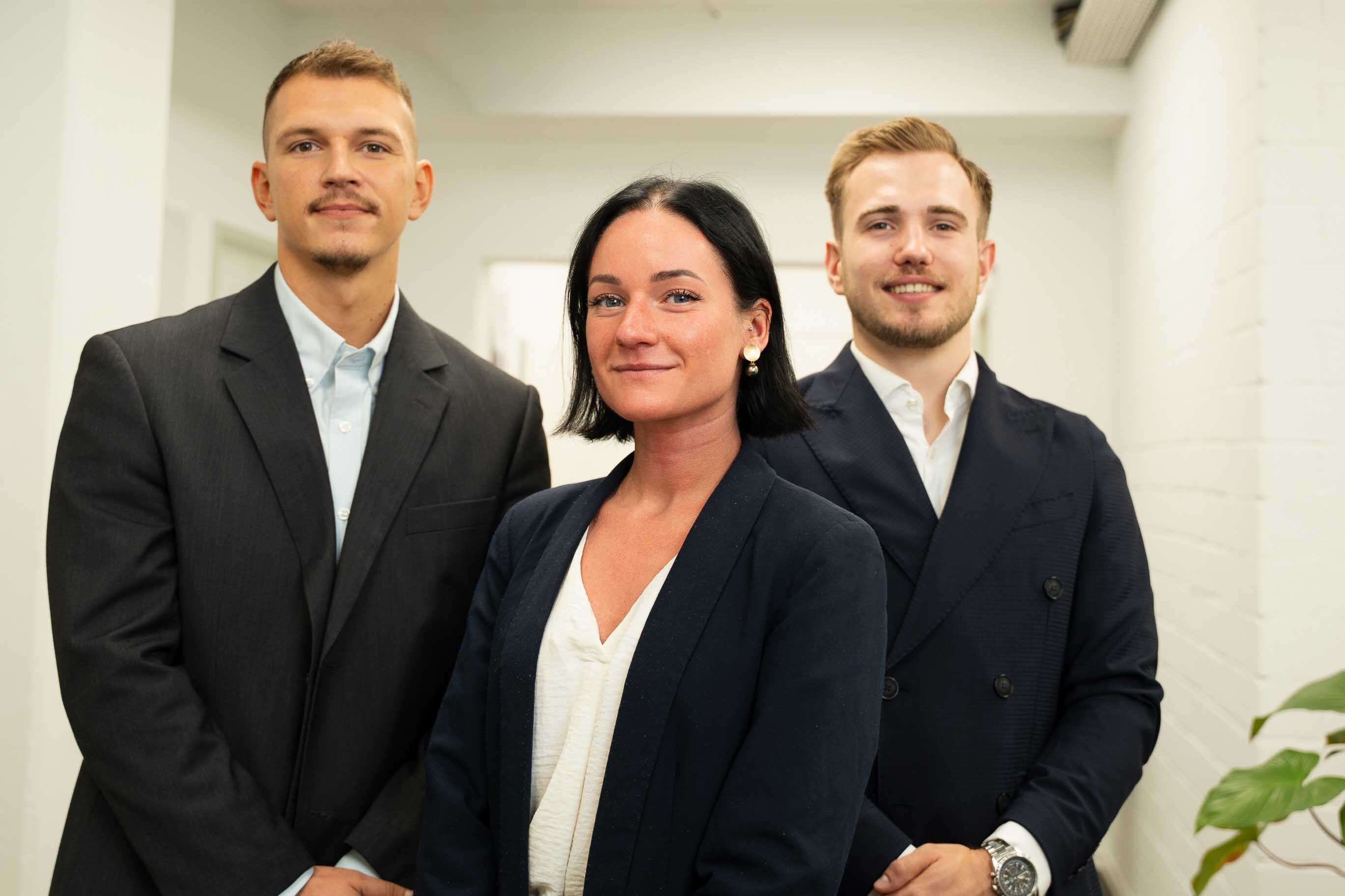Teamfoto von Raihana Paassen, Michael Popella und Paik Schäfer