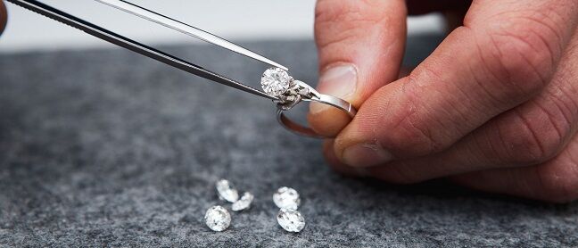 Diamantausfass Service Diamanten können vor Ort in der Moroder Scheideanstalt ausgefasst werden