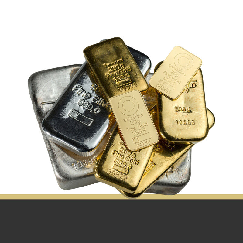 Goldbarren, Silberbarren. Platinbarren und Palladiumbarren sind aufeinandergestapelt zu sehen