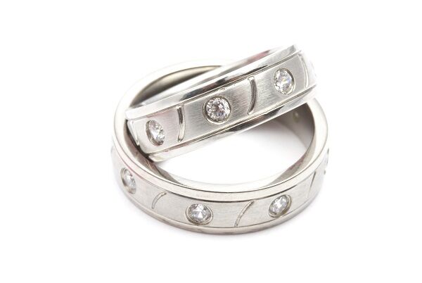 Ringe mit Diamanten als Beispiel für den Diamantankauf