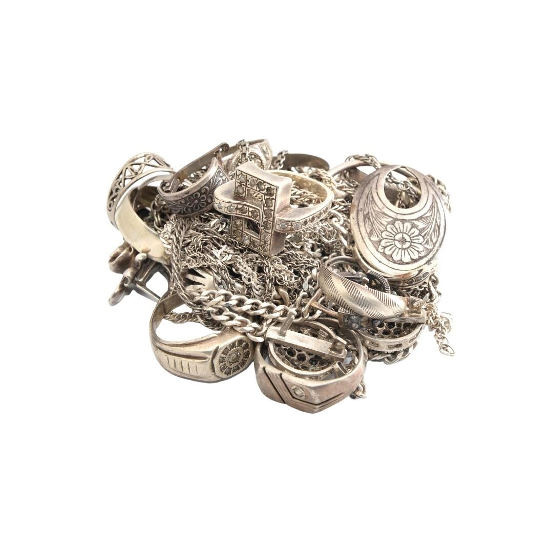 badahos - stock.adobe.com verschiedenste silberne Schmuckstücke