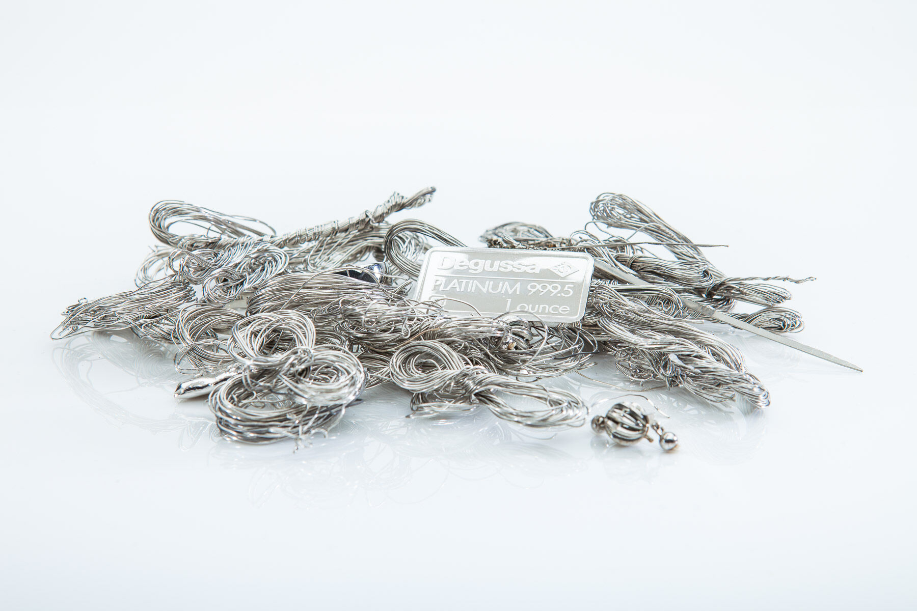 Verschiedene Arten von Platindraht als Beispiel für Platinmaterialien beim Ankauf