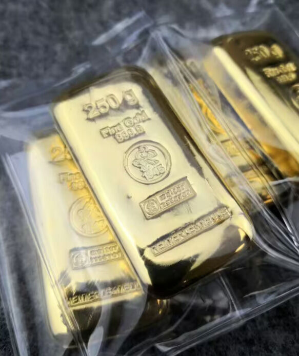Gegossene und geprägte Goldbarren als Beispiele für den Goldbarren Verkauf