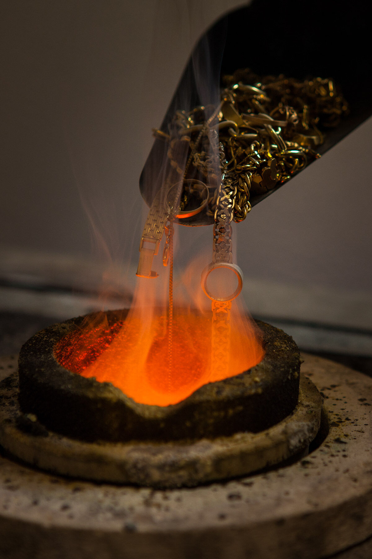 Gold und weitere Edelmetalle beim Einschmelzen im Schmelzservice