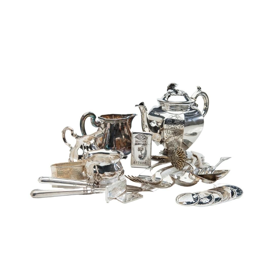Altsilber mit Teekanne, Becher und Besteck als Beispiel für den Verkauf von Silber