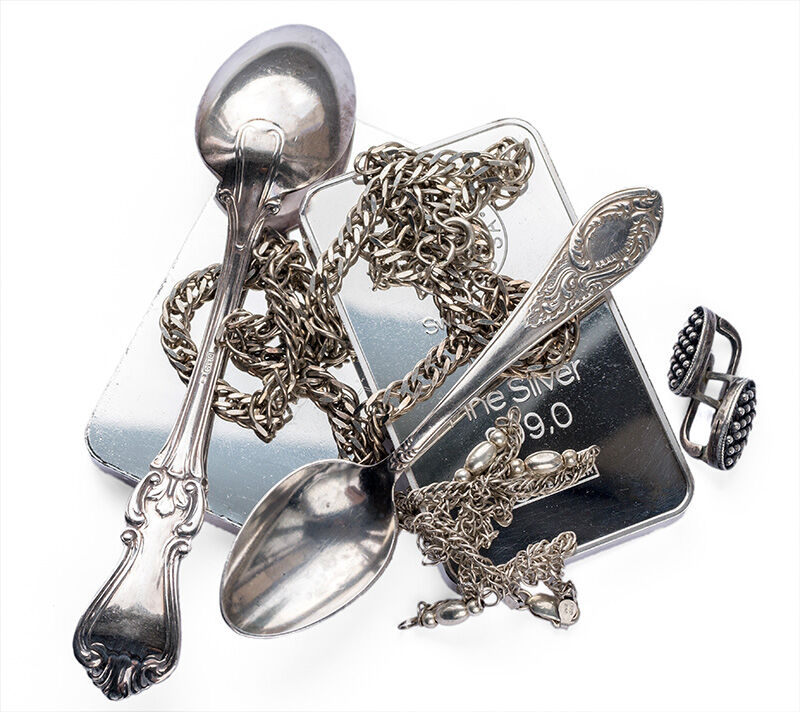 Silberbarren, Silberschmuck und Tafelsilber als Beispiele für den Silberankauf