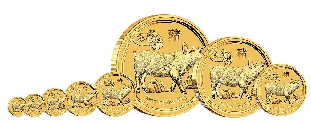 Rückseiten mehrerer Lunar II Schwein Goldmünzen 2019 in verschiedenen Stückelungen mit Schwein-Motiv