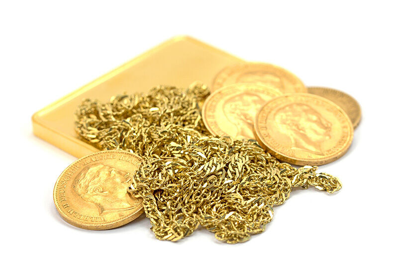 Goldbarren, Altgold und Goldmünzen als Beispiele für den Goldverkauf