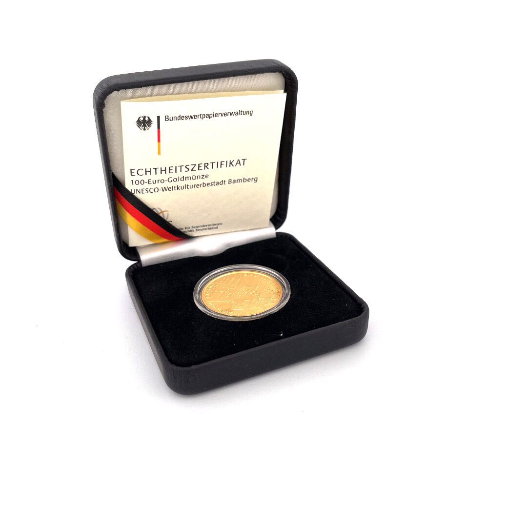 100 Euro Goldmünze 1/2 Unze in geöffneter Hartschalenbox mit Zertifikat und sichtbarer Münze